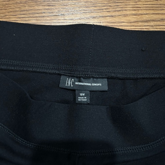 Women's Black Skinny Pull-on Pointe Pants - Picture 3 of 3